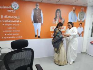 Rakshabandhan Celebration(Darshitaben Shah office) 7Aug 2025