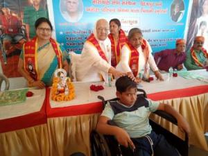 Narayan seva_Disable people 12